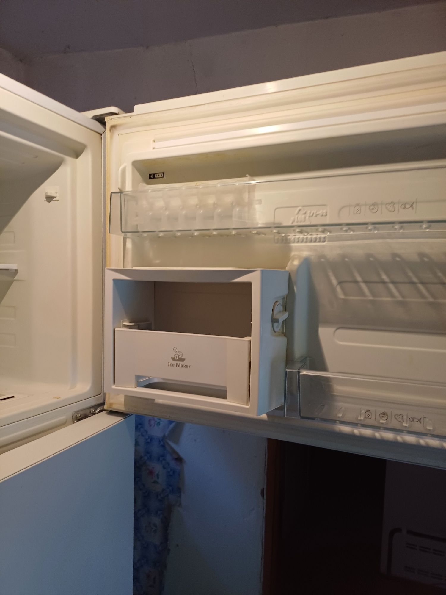 Холодильник Midea AD-585FWE
