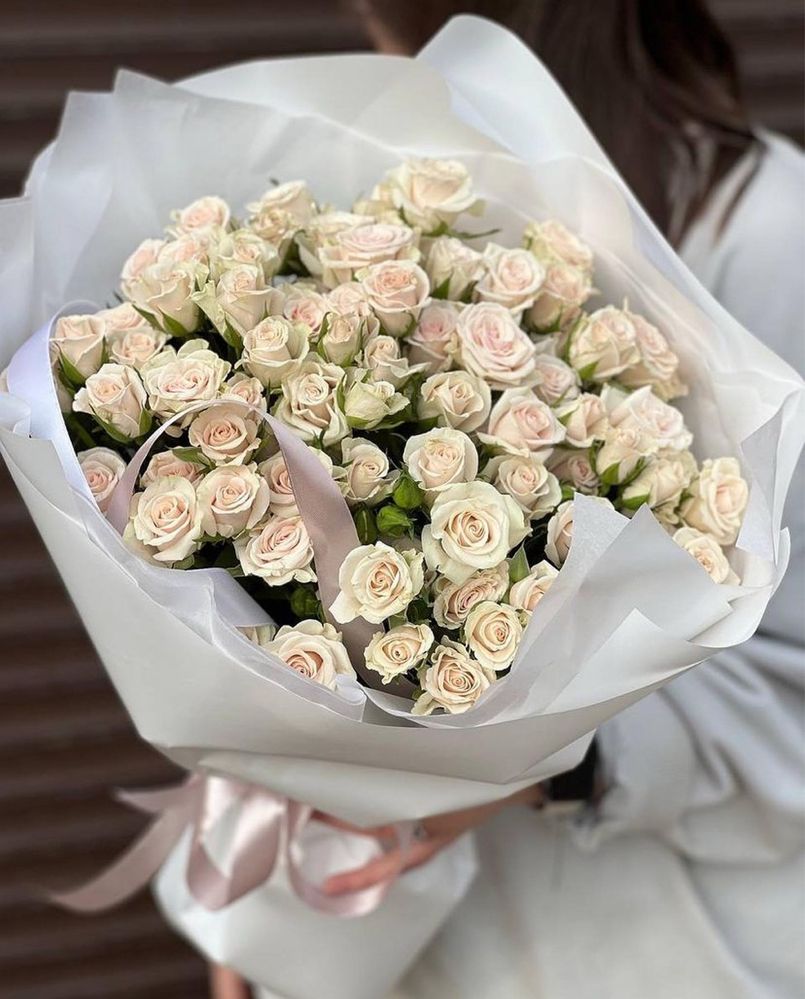 Розы, пионы, кустовые розы, гортензии