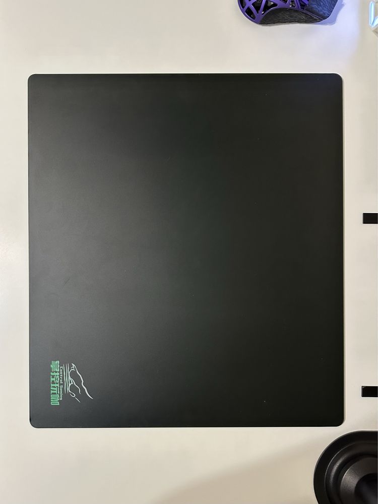Игровой монитор Sanc M2442PH и стеклянный коврик Control gaming