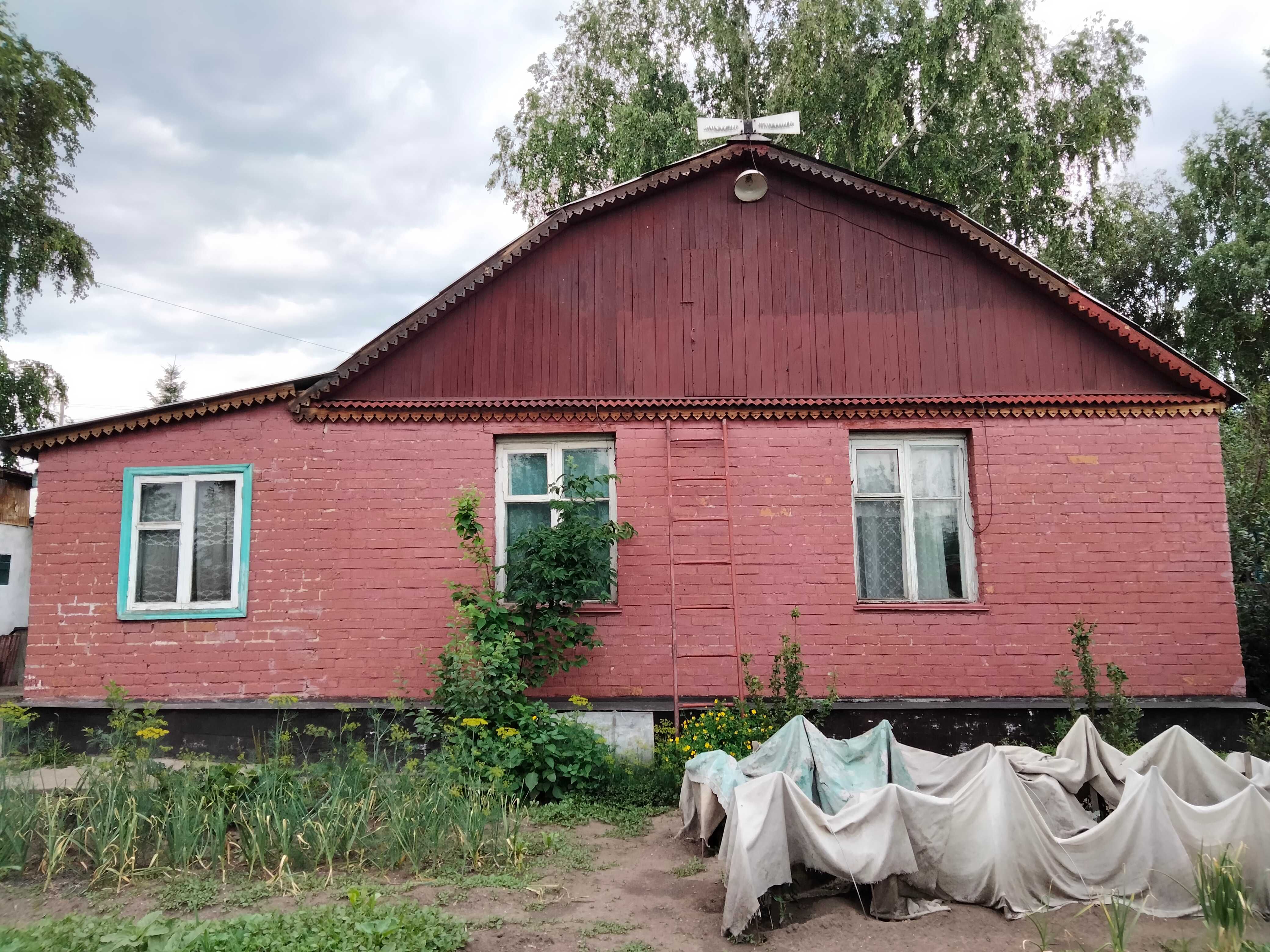 Обменяю на квартиру  частный дом в райне Защита или продам за 11 мил.