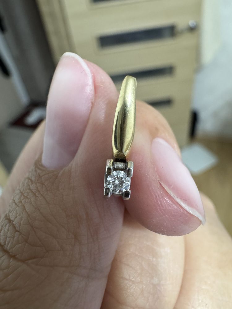Продам серьги с бриллиантами