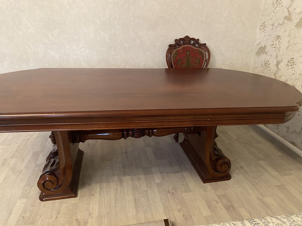 Продам стол деревянный