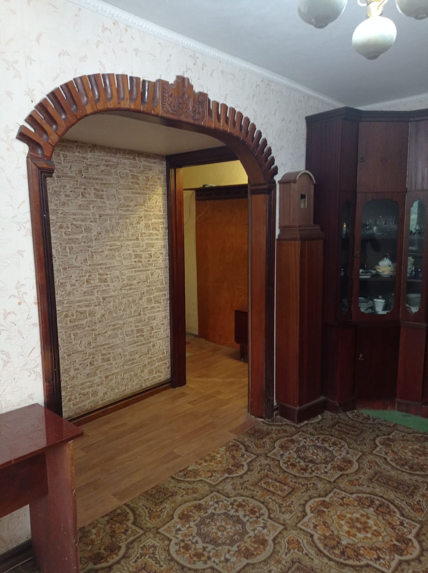 Продам квартиру трехкомнатную