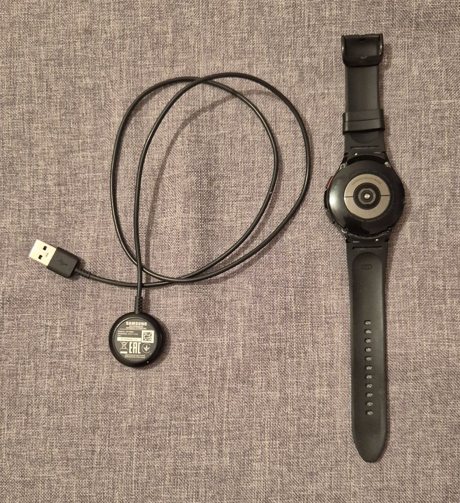 Часы Samsung Galaxy Watch 4 Classic