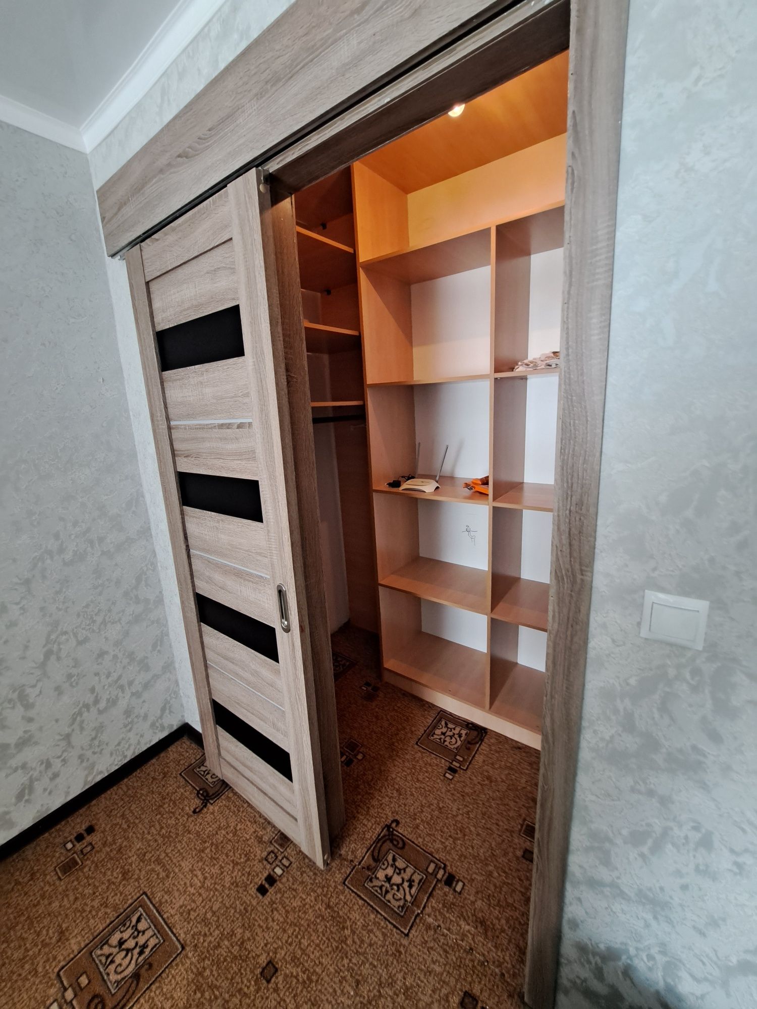 Продаётся 2-комн.квартира. Есенберлина 32.
