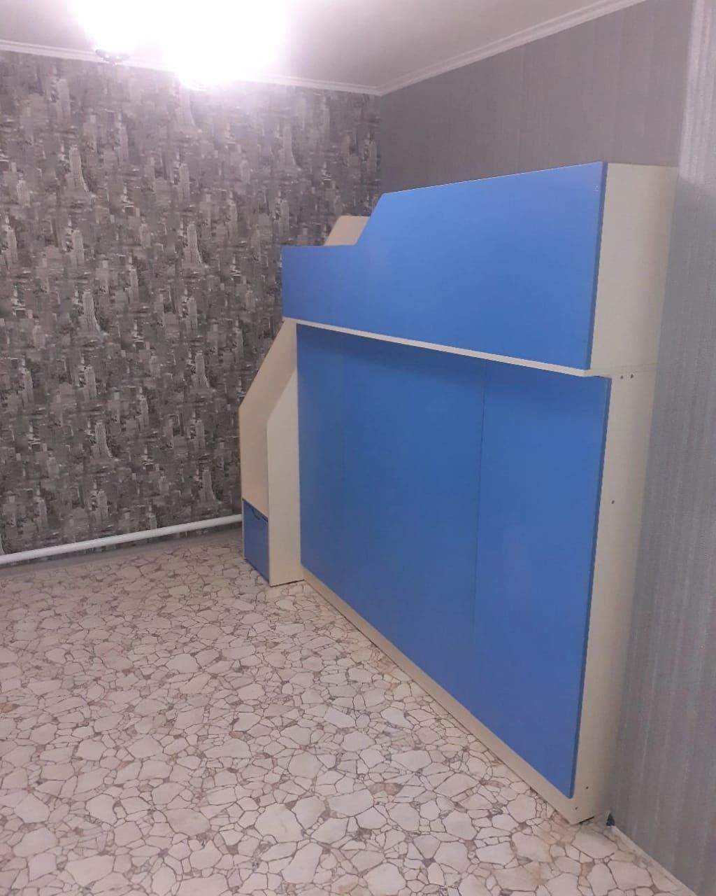 Продам детский кровать со шкафом 85000