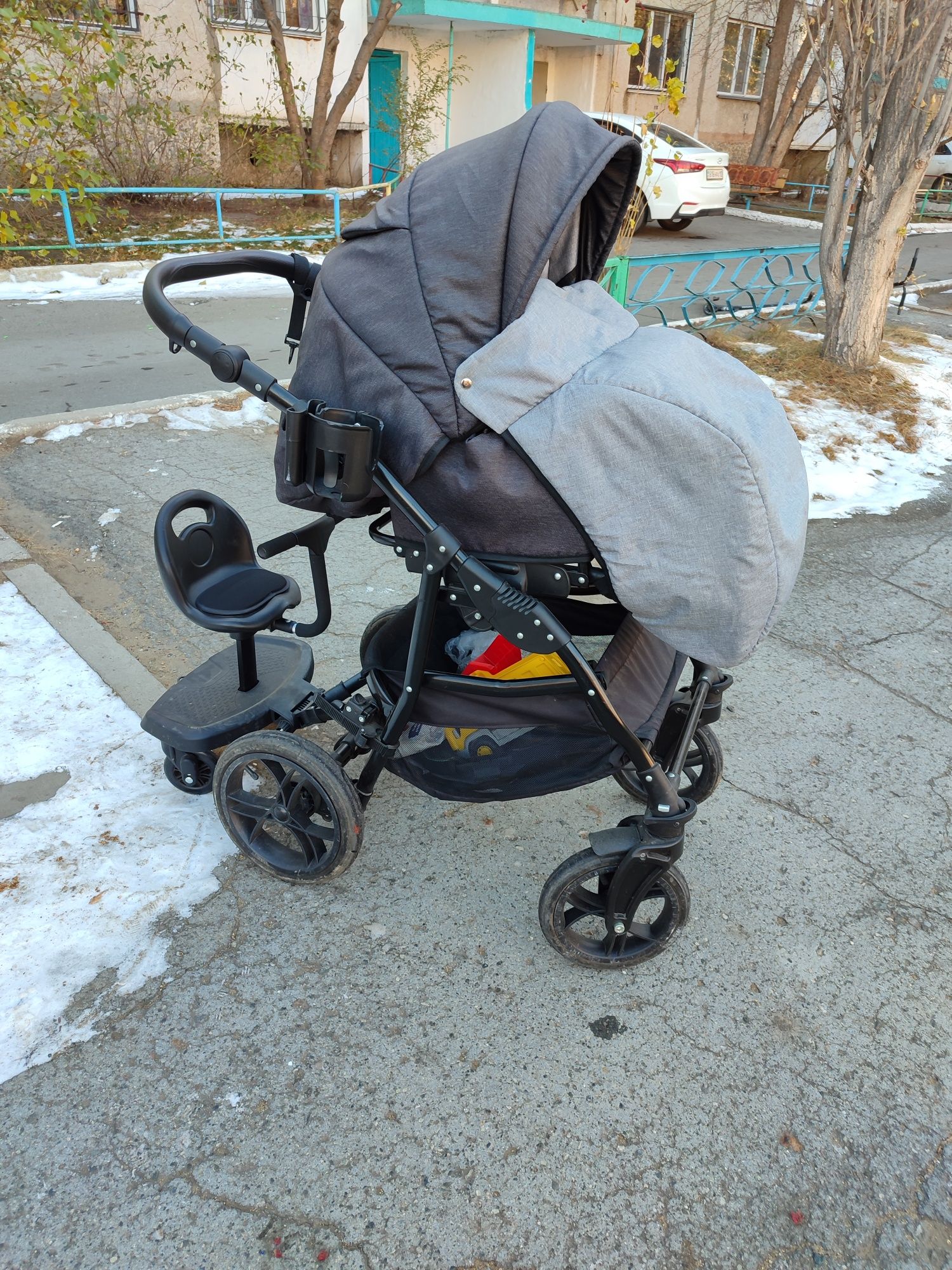 Продам коляску все сезонная