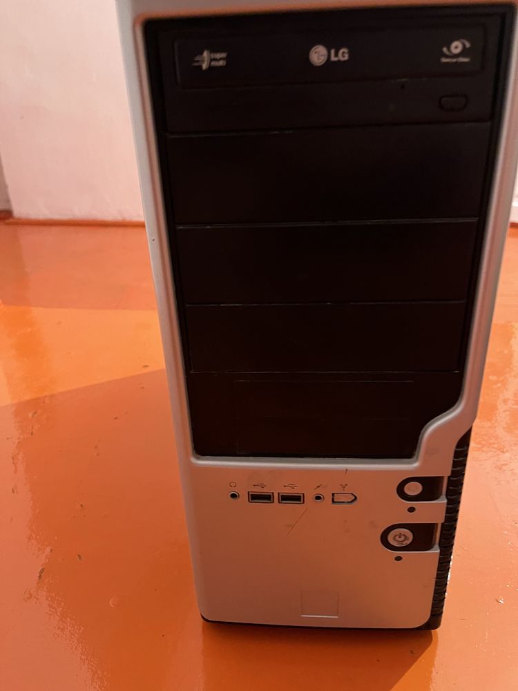 Комплект комьютер( монитор,клавиатура, системный блок LG , мышка Hp)