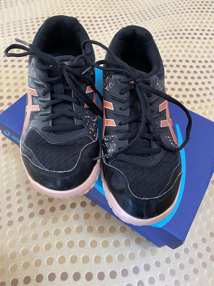 Продам кроссовки волейбольные Asics, 37