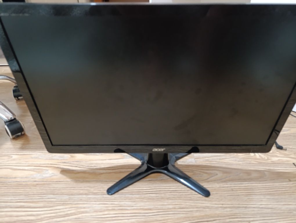 Acer монитор | 21.5" | HDMI + VGA + DVI | Отличное состояние

Цена