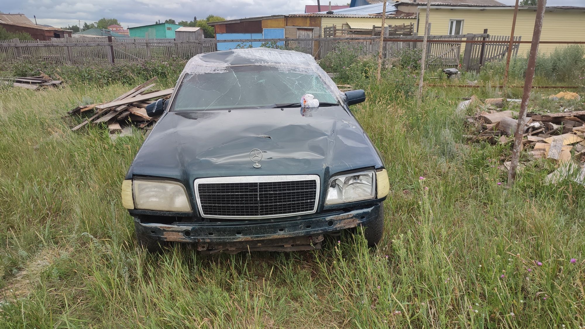 Mercedes w202  аварийный, на ходу