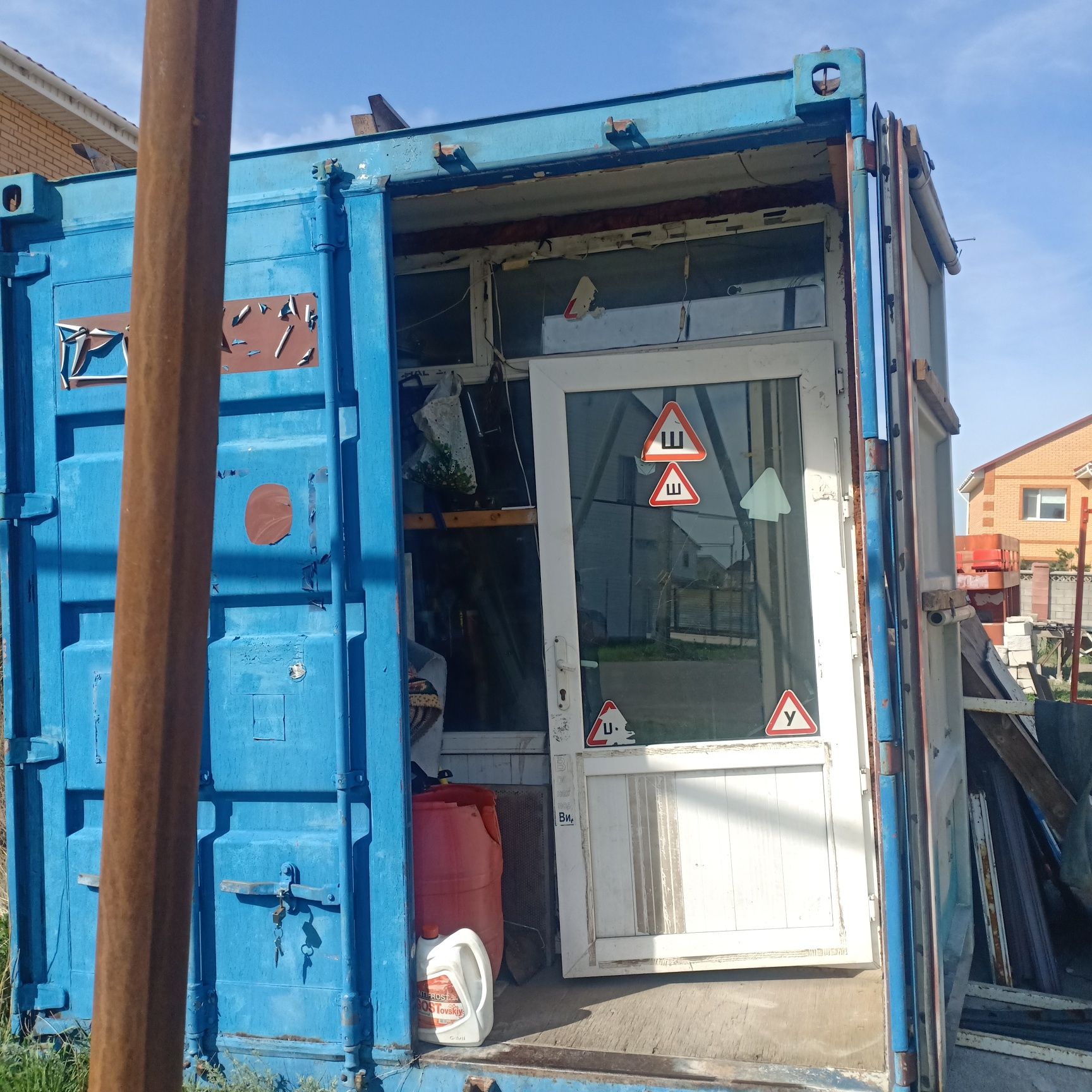Продам контейнер под бизнес утеплённые с дверью
