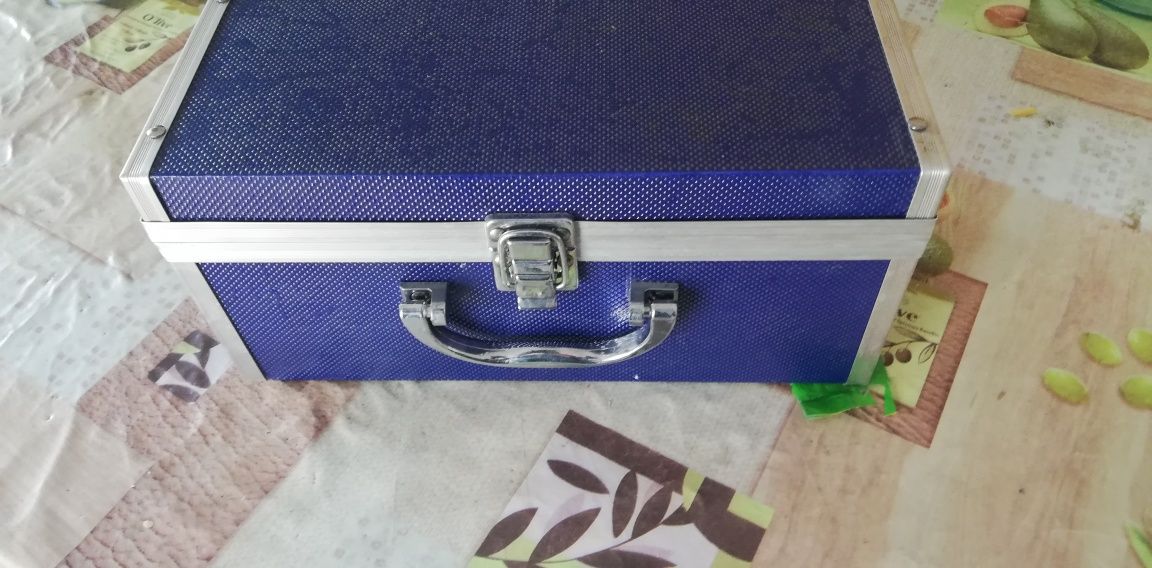 Продам маленький кейс 22см *12см *12см.0