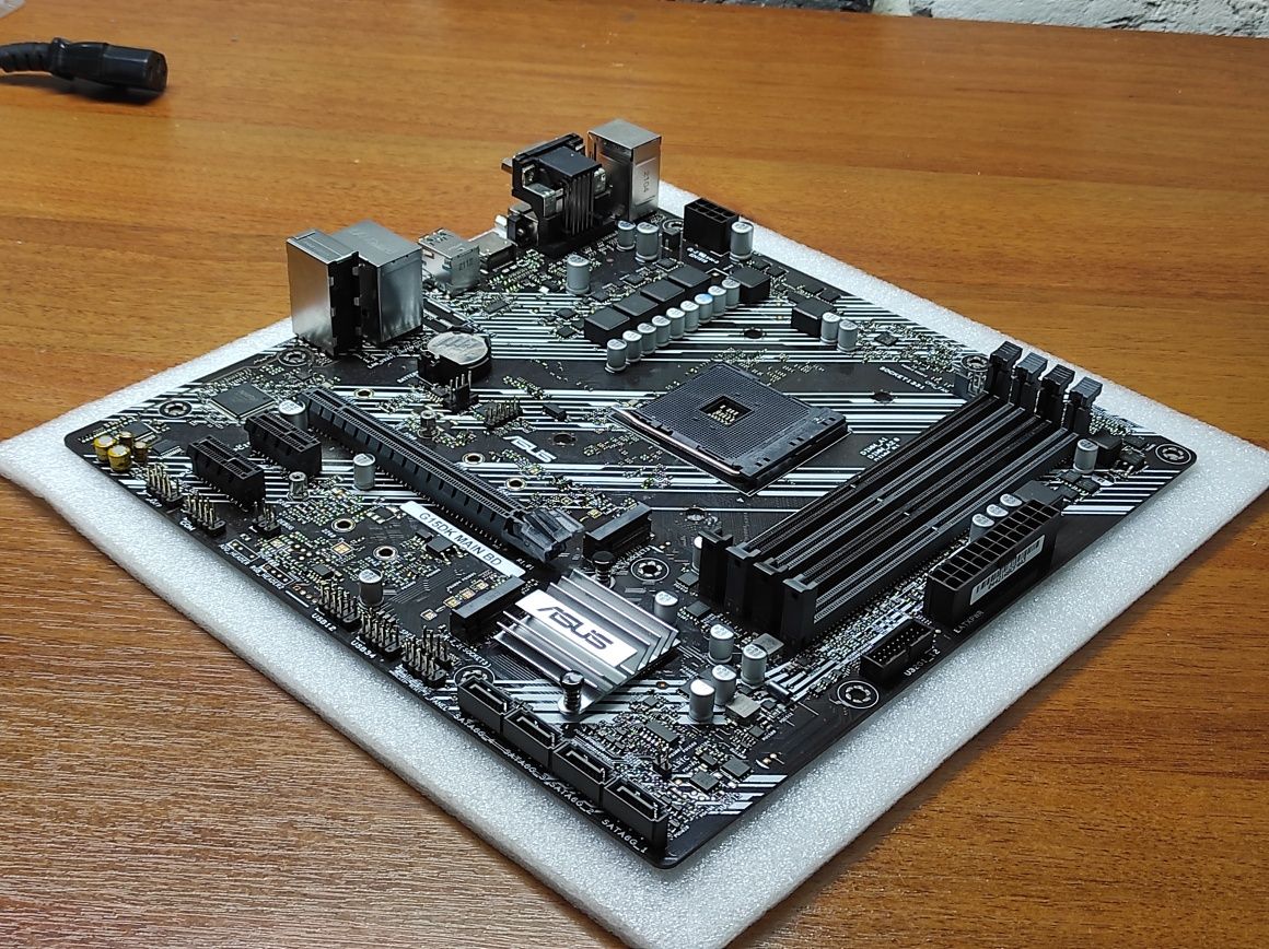 Материнская плата ASUS PRIME B550M-K после замыкания и ремонта
