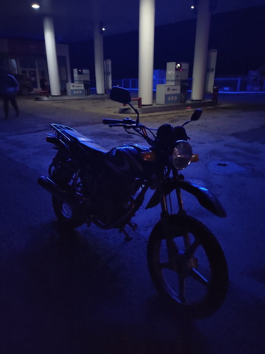 Продам мотоцикл яки 200