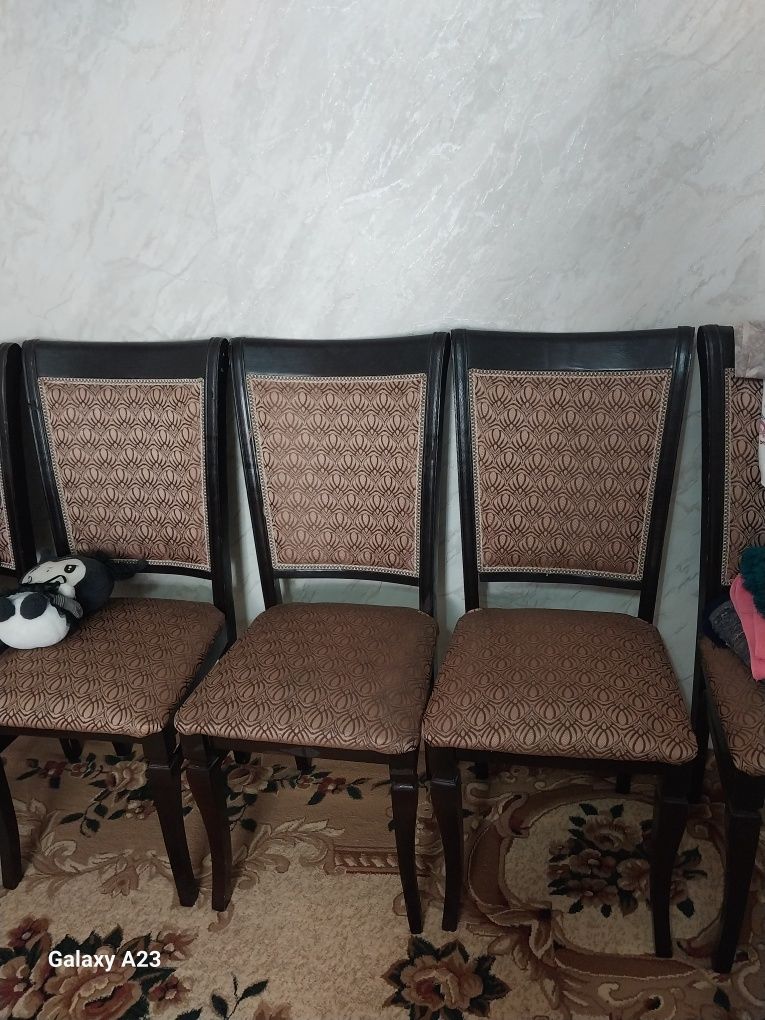 Стол и 12 стульев