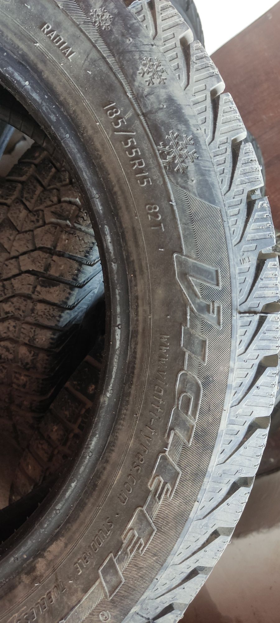 Зимний "Viatti" 185/55 R15.