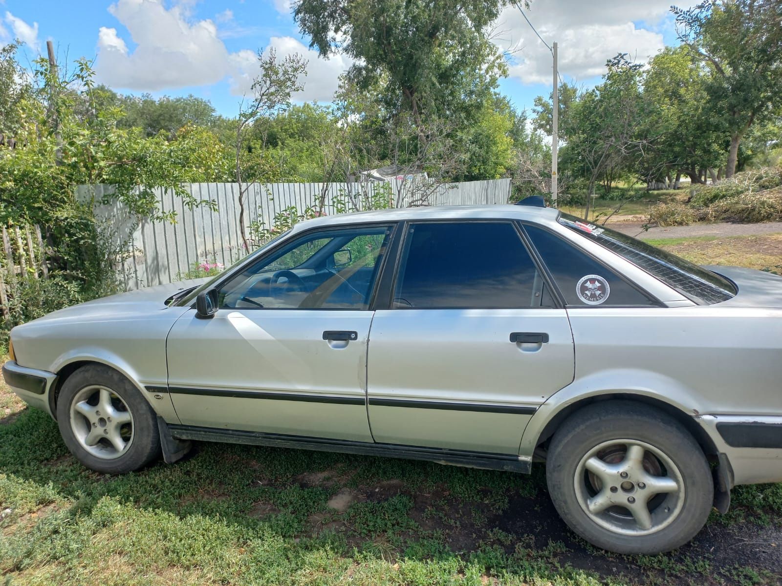 Audi 80 b4 2.0 литра моновпрыск.