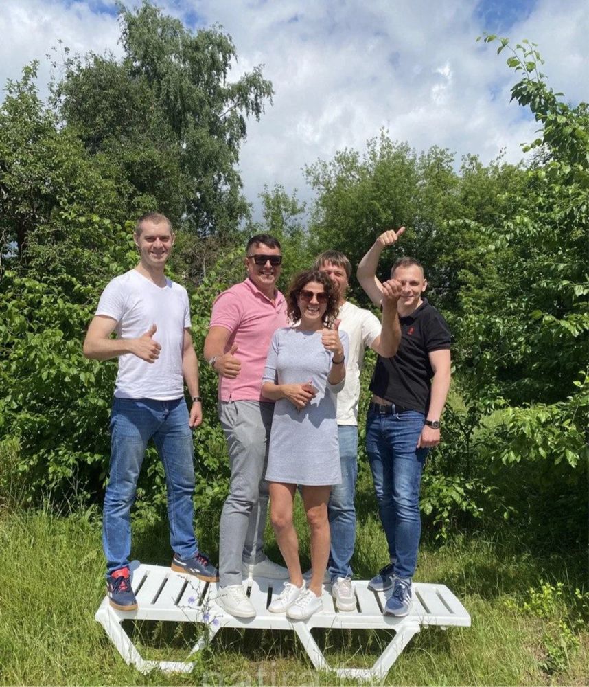 Пляжные шезлонги, лежаки