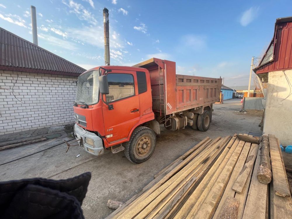 Dongfeng Грузовик самосвал китаец