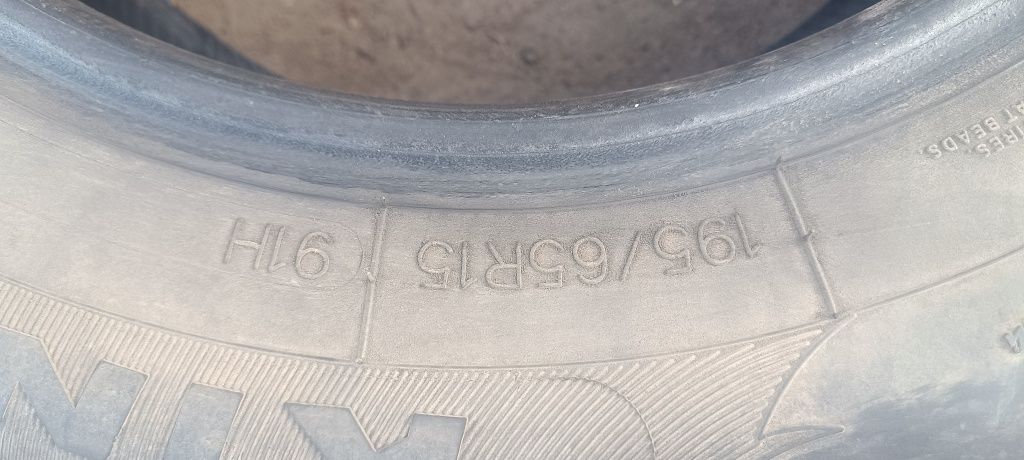 Продам 2 шины 195/65 15
