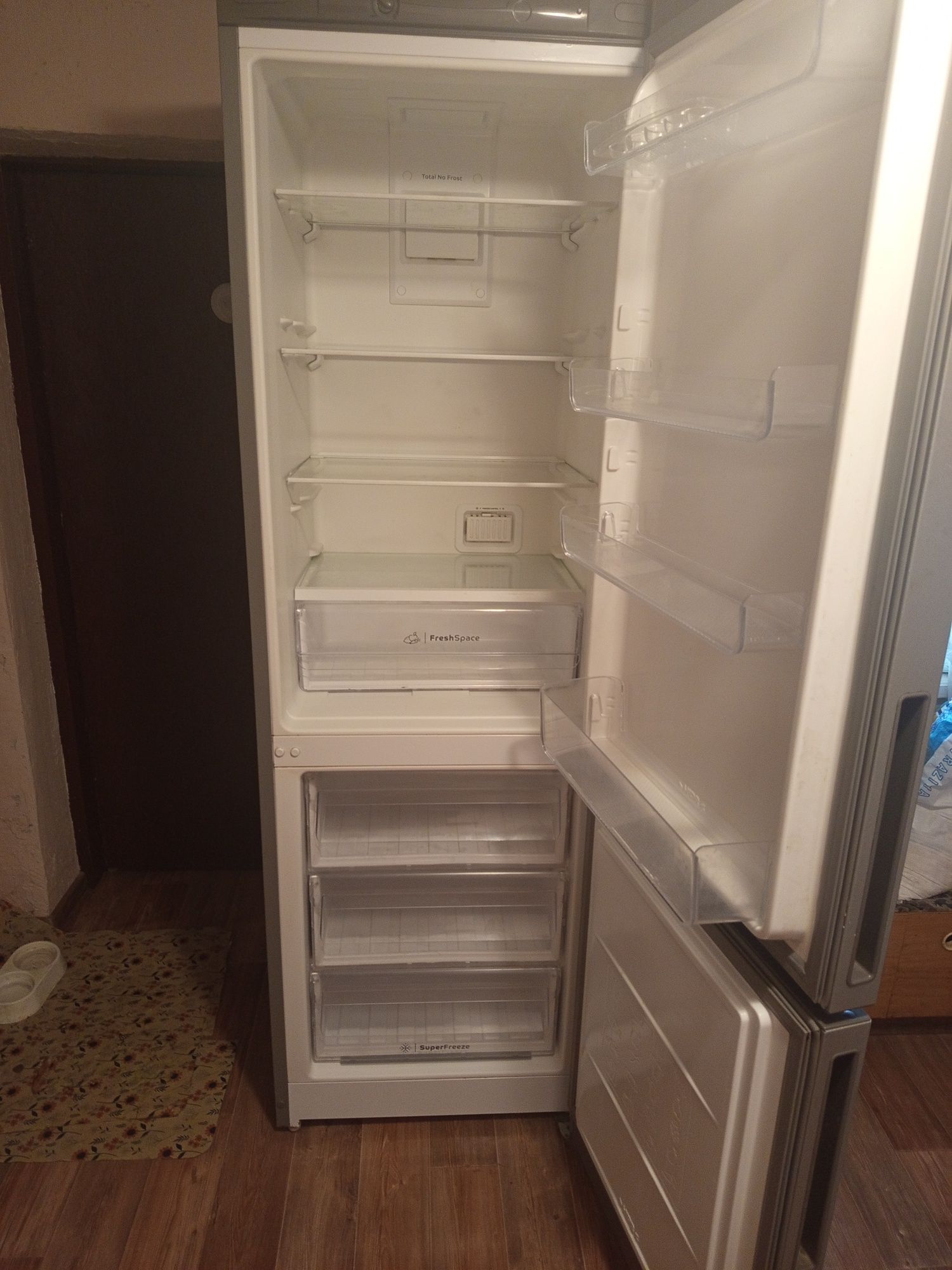 Холодильник indesit