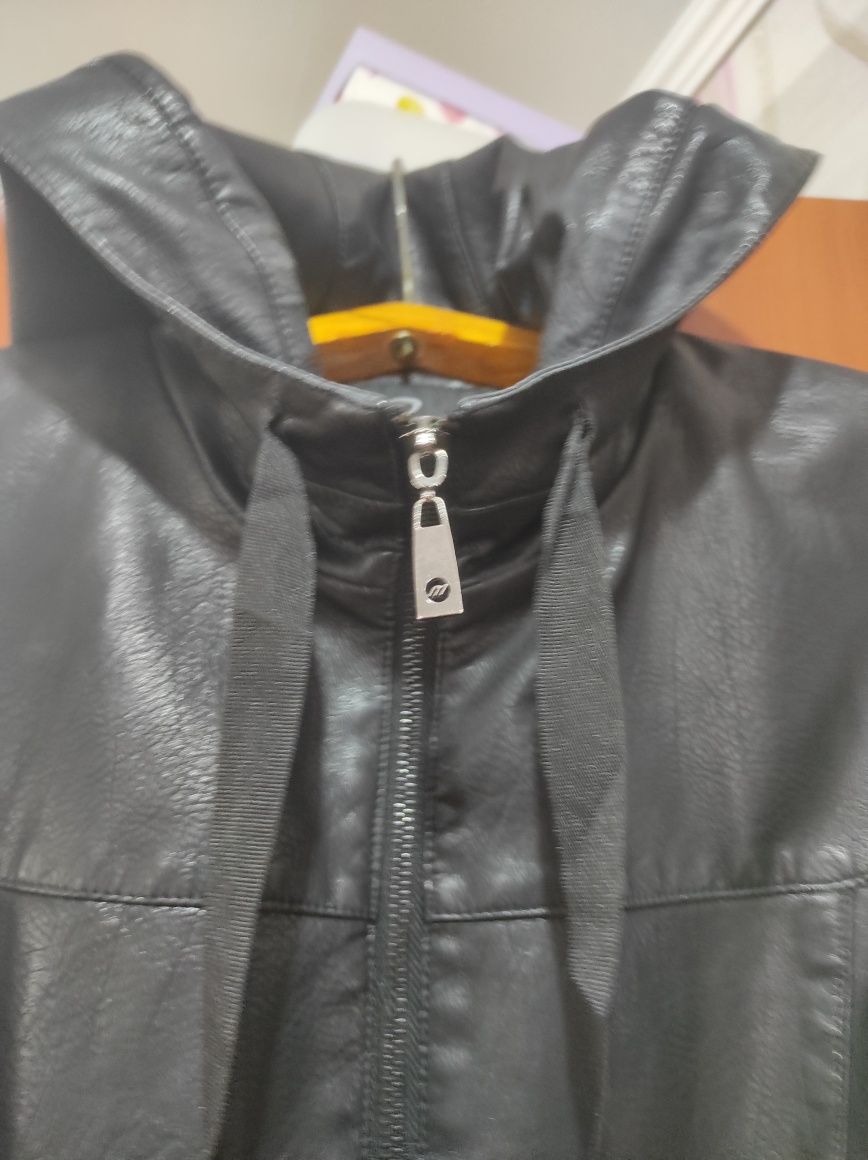 Продам женскую куртку
