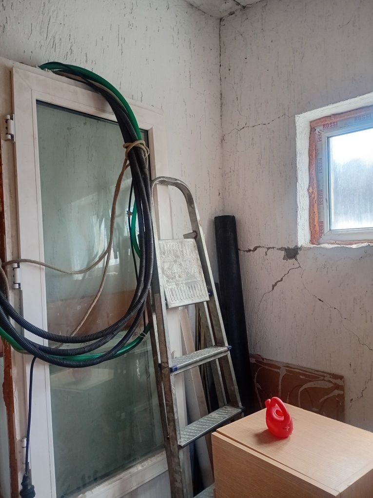Продам 10 соток 5 комнатный дом с двумя времянками