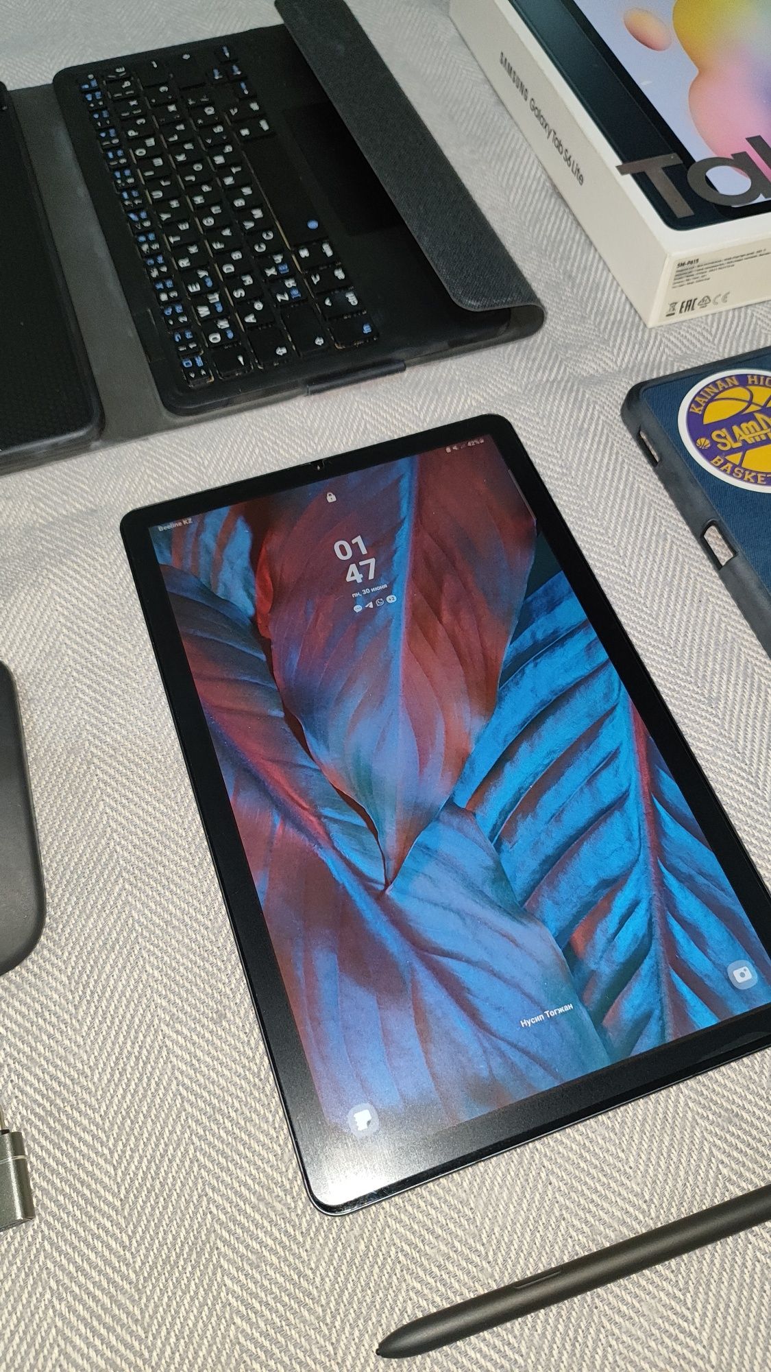 Планшет  Samsung Galaxy Tab S6 Lite 64 Гб чехлами, клавиатурой, мышкой