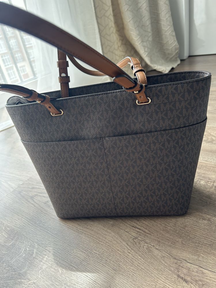 Продается сумка Michael Kors