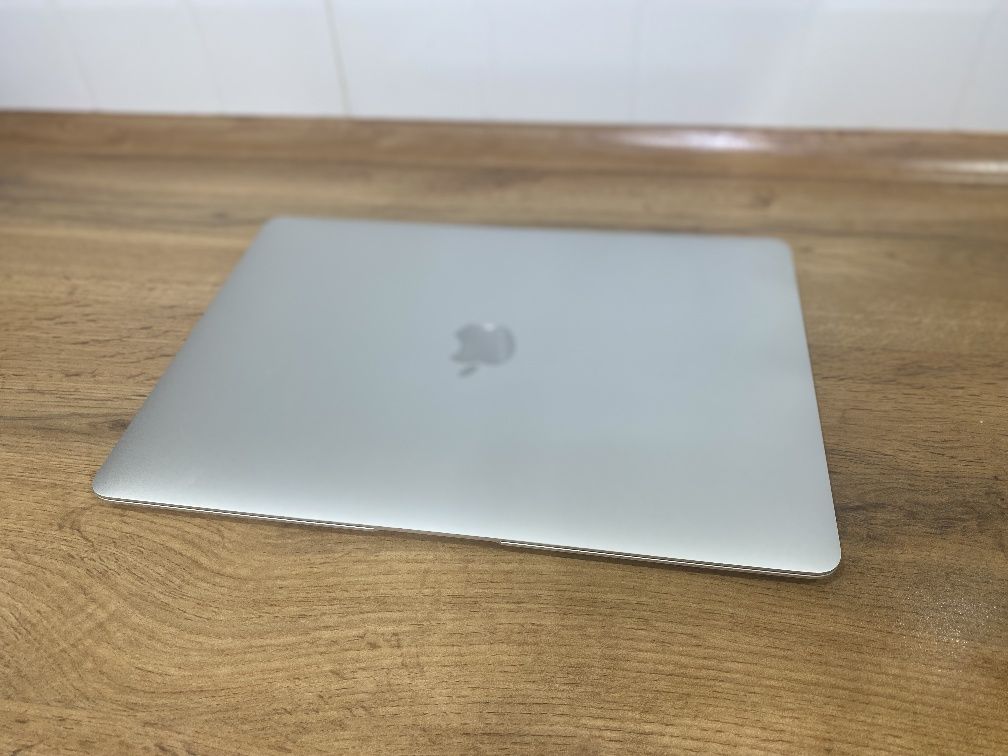 Macbook air M1 (2020)
