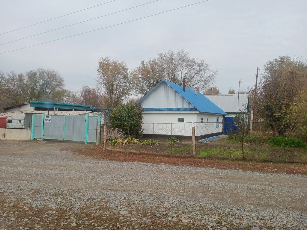 Дом продается. Участок большой