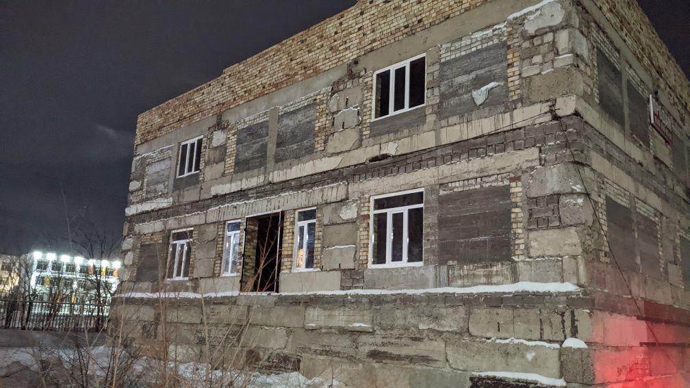 Продам коммерческое здание с землей в центре Экибаса