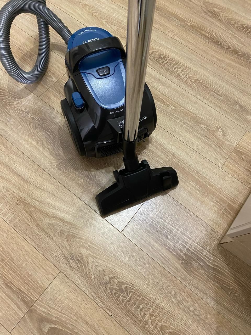 Пылесос Bosch синий
