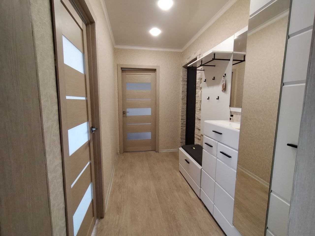 Продажа двухкомнатной квартиры в центре, с ремонтом и мебелью.
