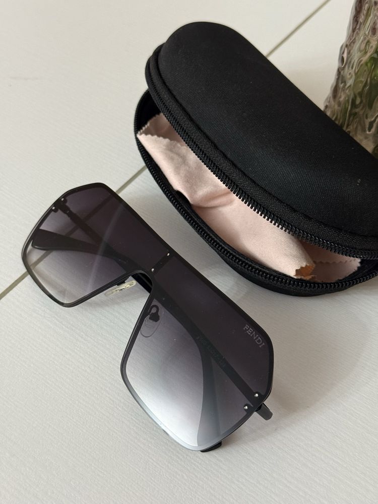 Очки солнцезащитные Fendi