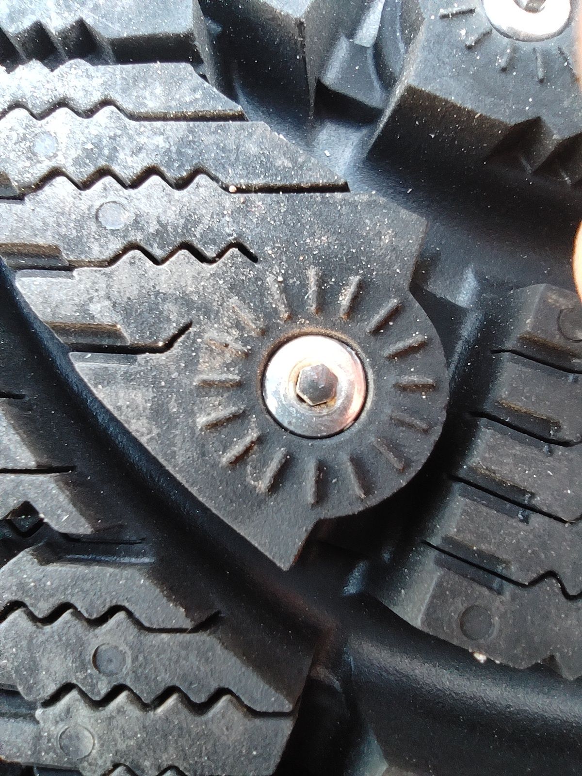 Зимняя шипованная резина Formula Ice 205/60/r16