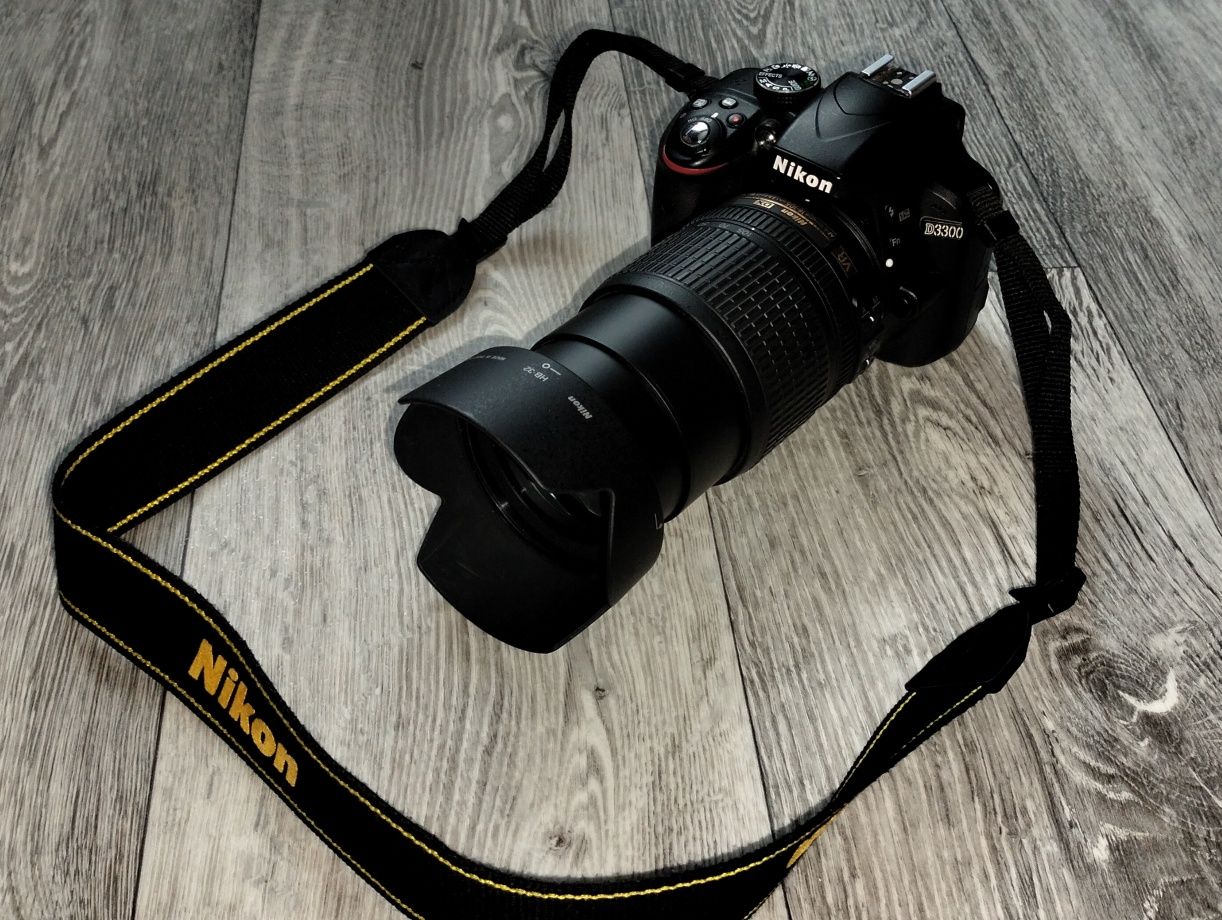 Продам Nikon D3300 kit