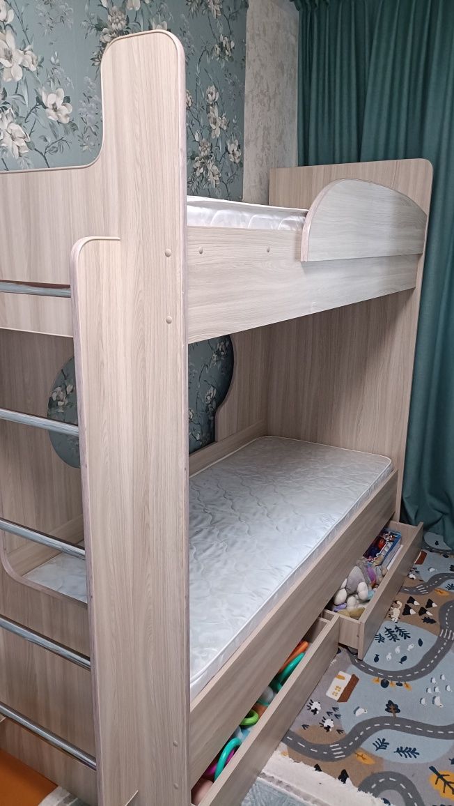 Продам кровать, детская, двухъярусная