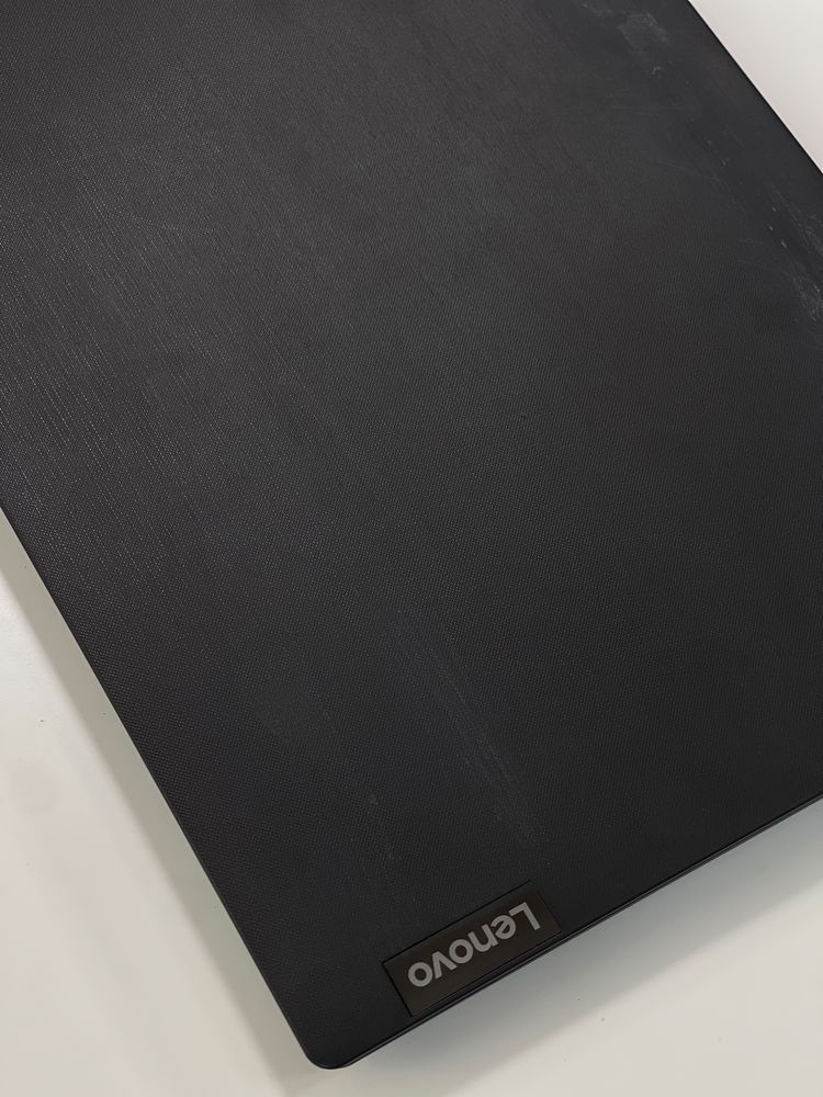 Продается ноутбук Lenovo V15