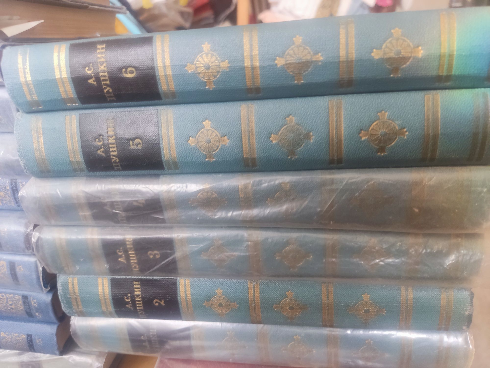 Книги = Много + Разных