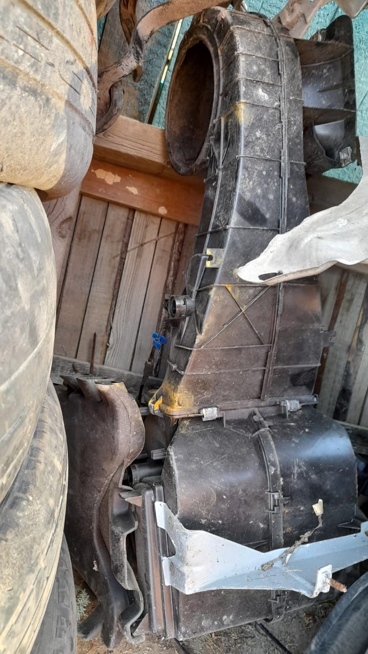 Продам запчасти на ауди в3