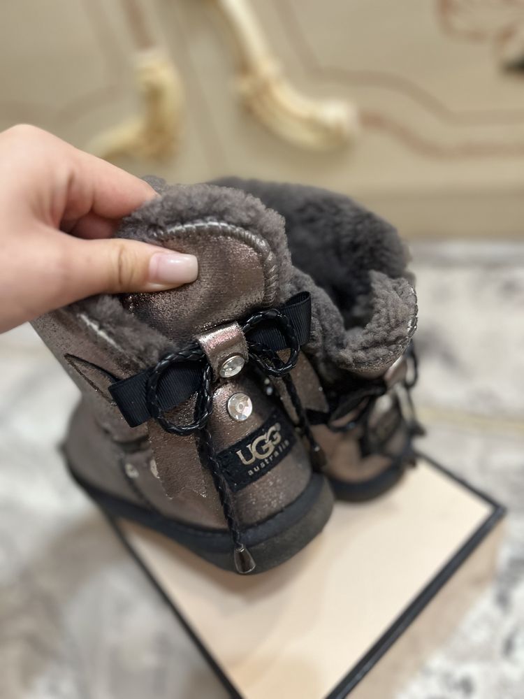 Продам угги , отличное состояние