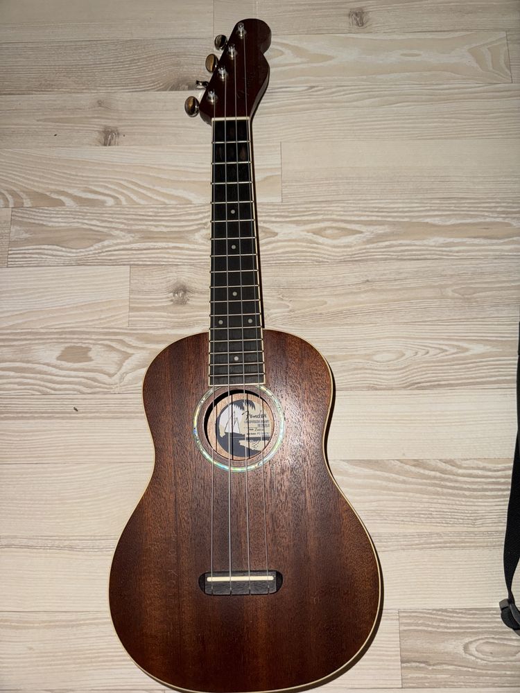 Музыкальный инструмент укулеле Fender
