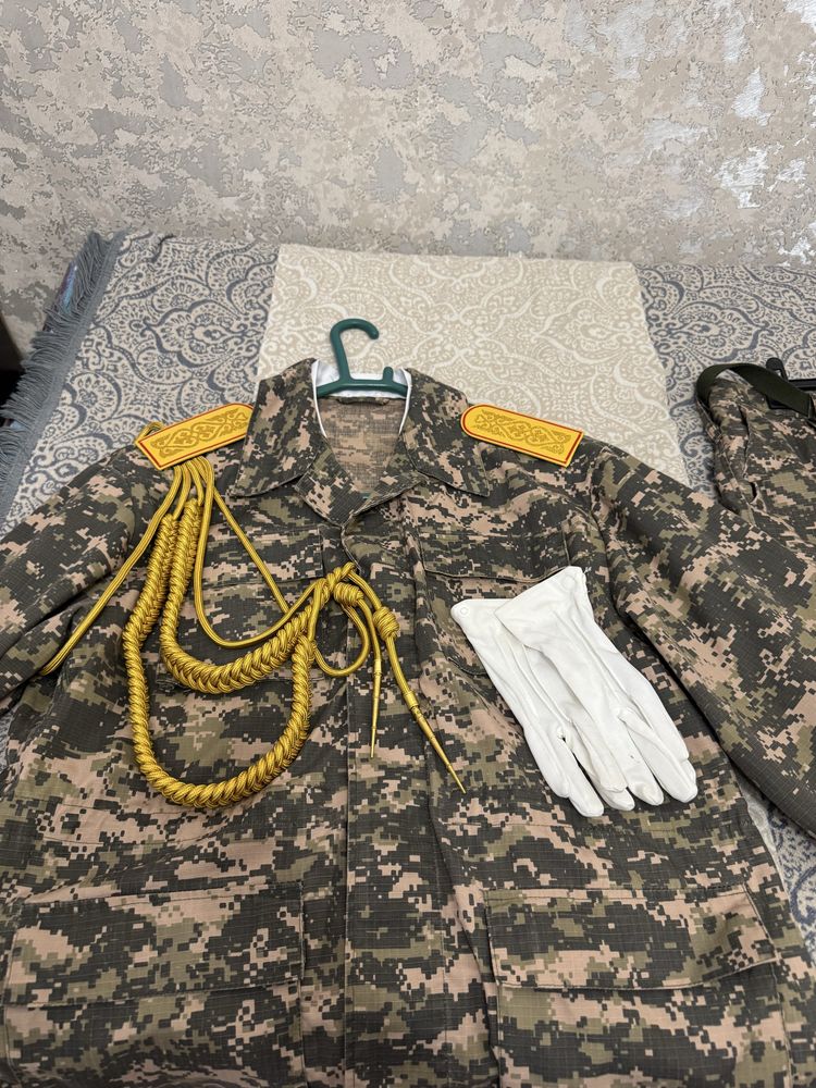 Военная одежда ( все комплект есть)