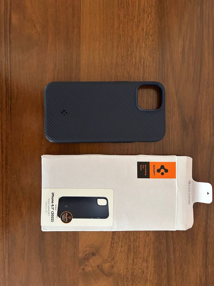 чехол Spigen для Айфона 14 with mag safe б.у оригинал.