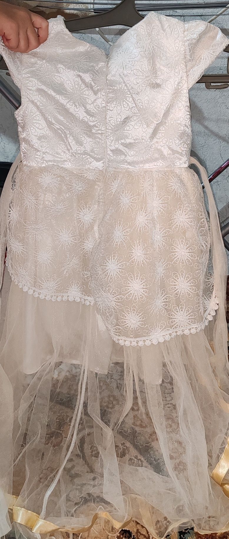 Продам детские платья