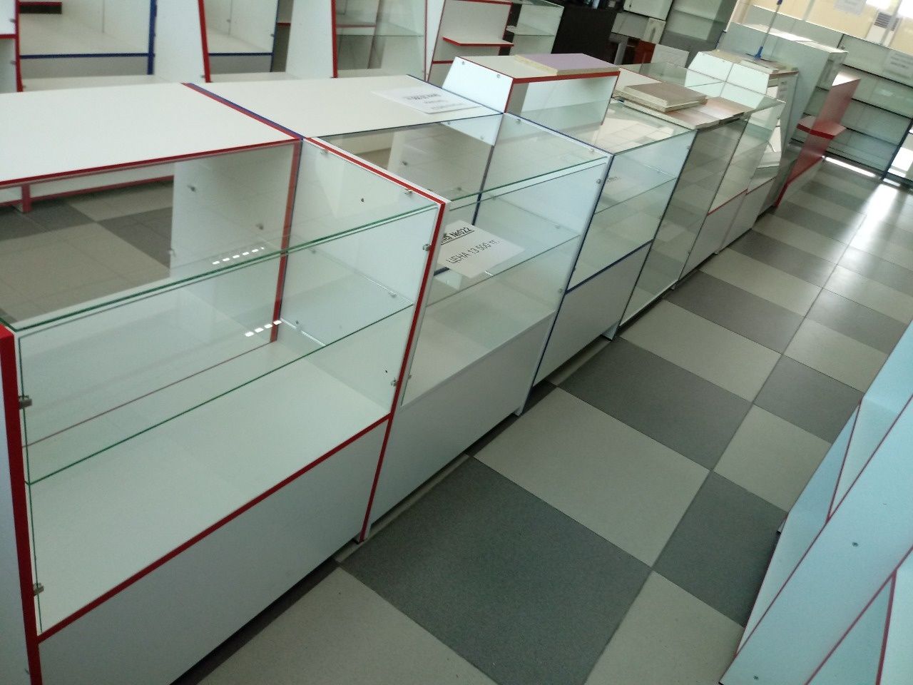 Кассы столы боксы кассовые зоны витрина для магазина