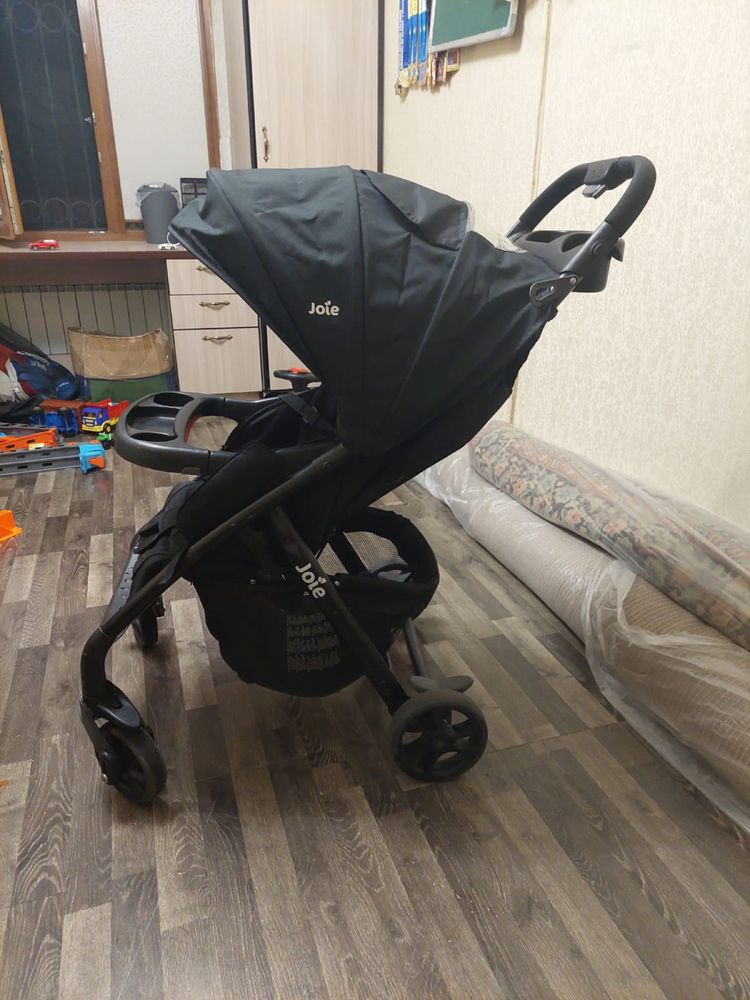 Продам коляску Joie