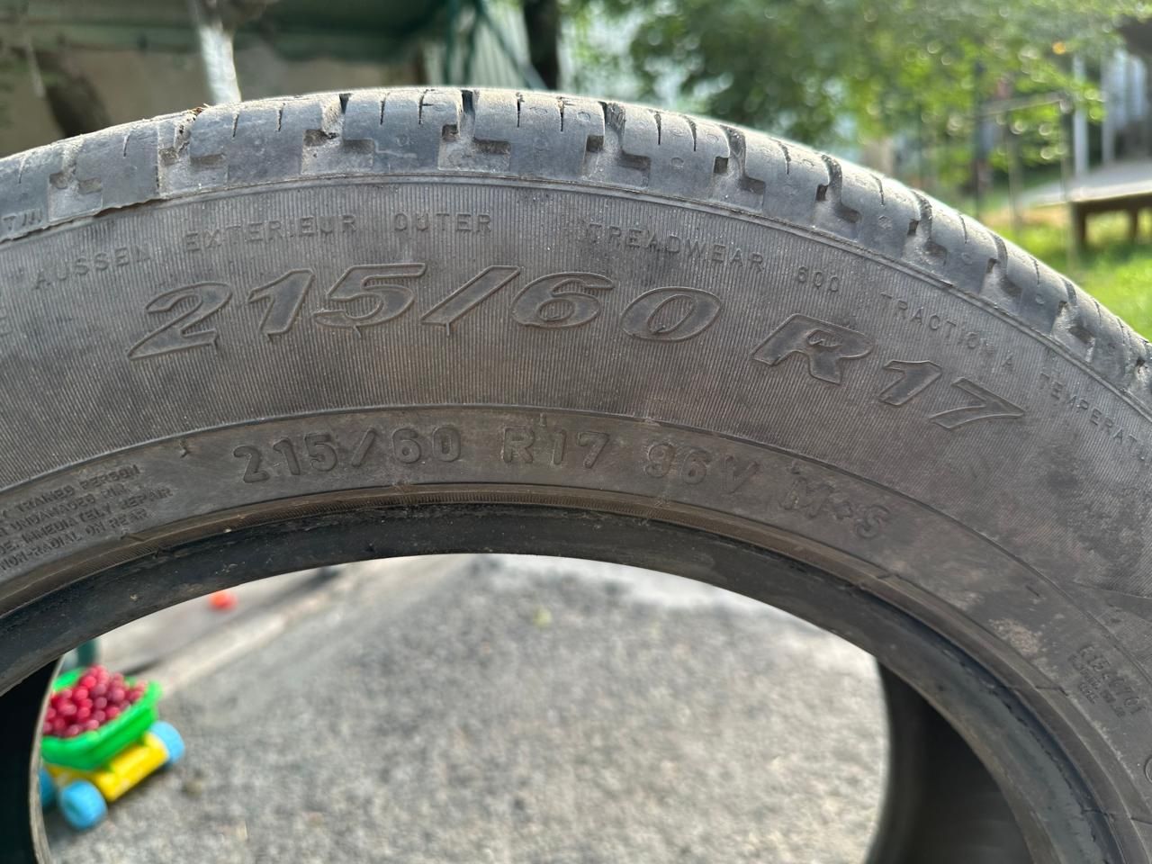 Продам комплект шин